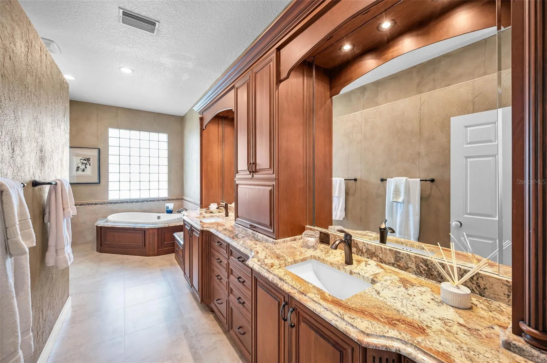 30 Turtle Creek Circle Oldsmar FL 34677