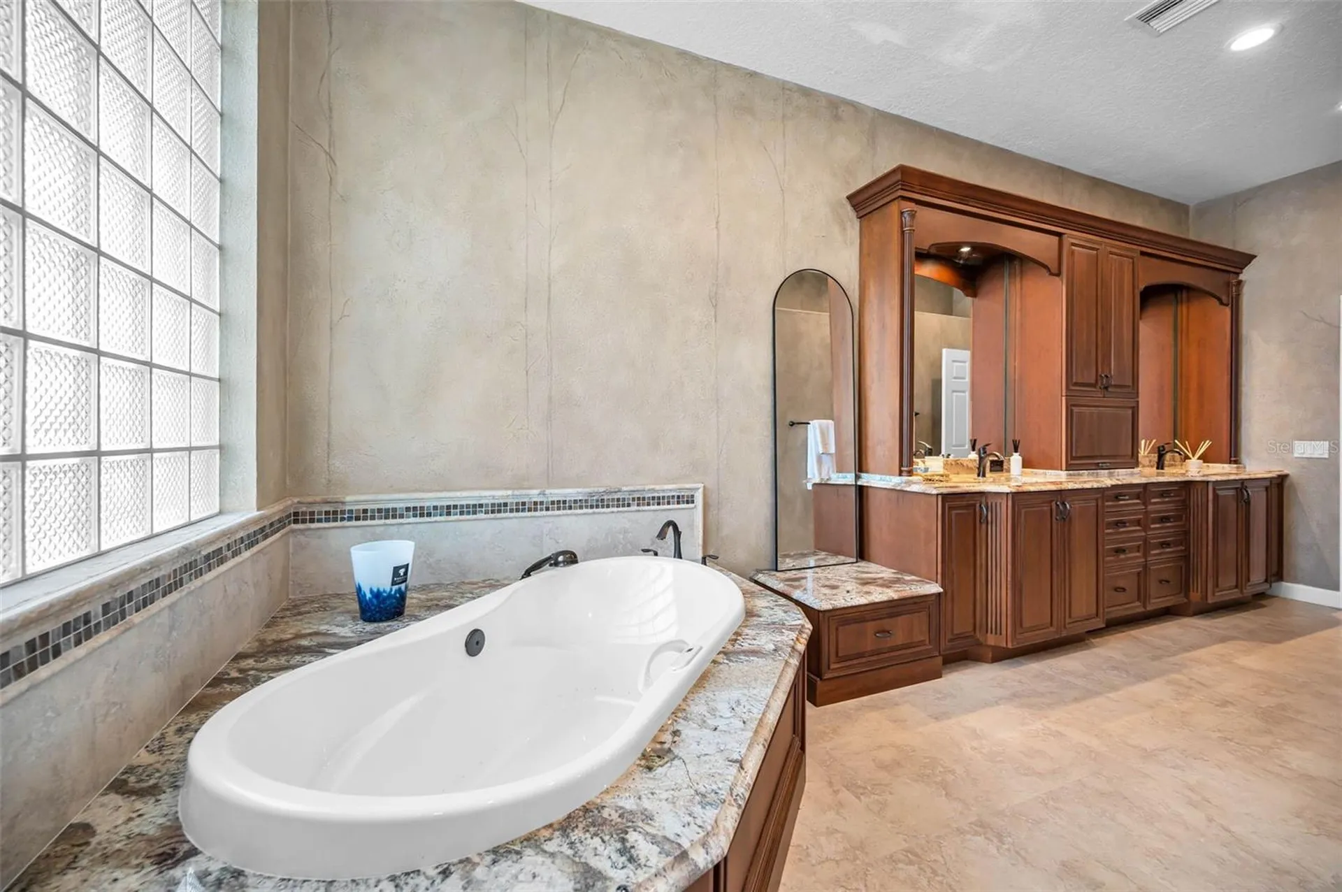 30 Turtle Creek Circle Oldsmar FL 34677