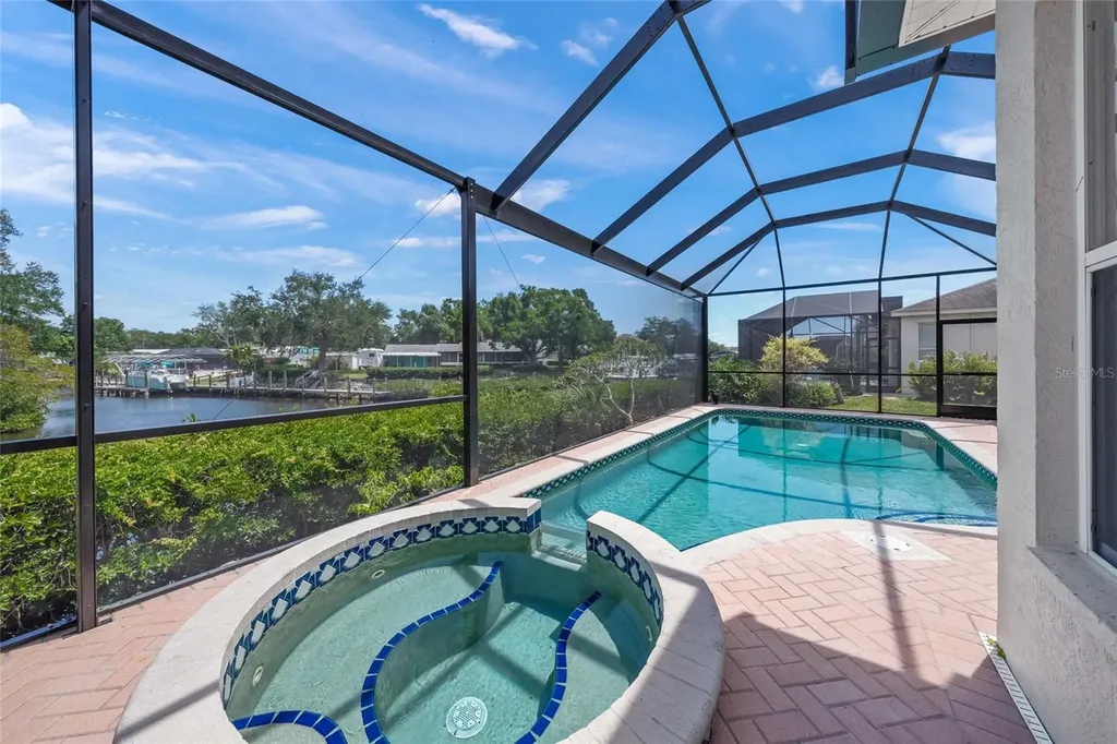 111 41st Street NE Bradenton FL 34208
