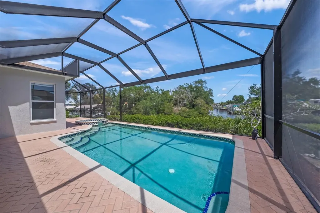 111 41st Street NE Bradenton FL 34208