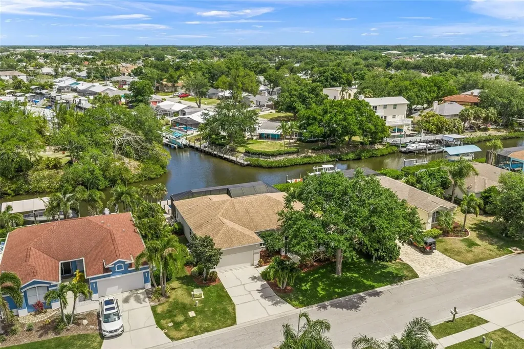 111 41st Street NE Bradenton FL 34208