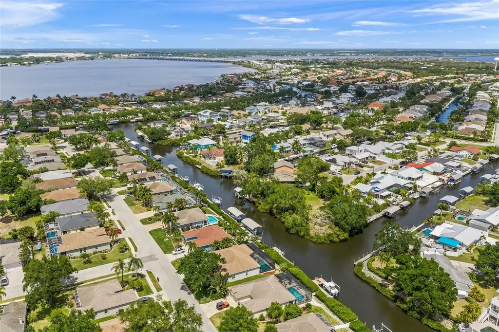 111 41st Street NE Bradenton FL 34208