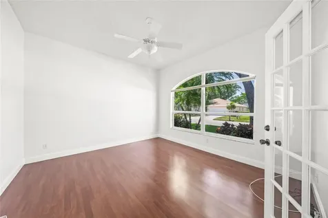 111 41st Street NE Bradenton FL 34208