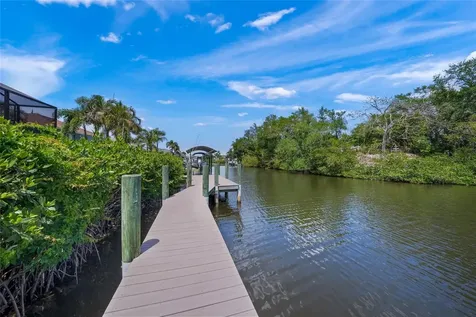 111 41st Street NE Bradenton FL 34208