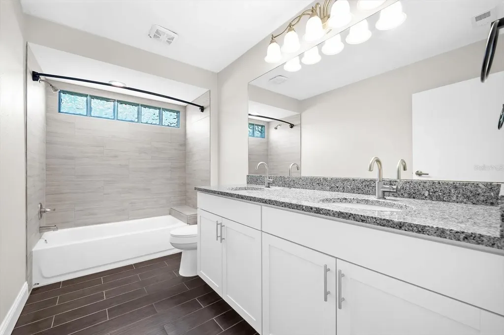 1821 Racimo Drive Sarasota FL 34240