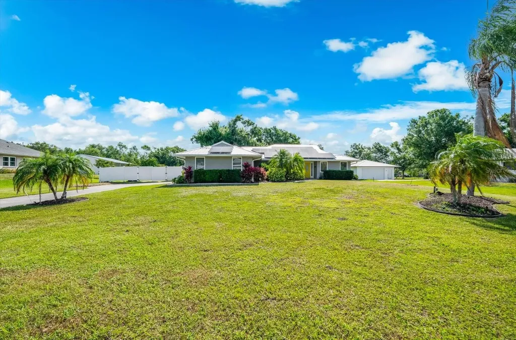 1821 Racimo Drive Sarasota FL 34240