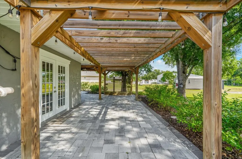 1821 Racimo Drive Sarasota FL 34240