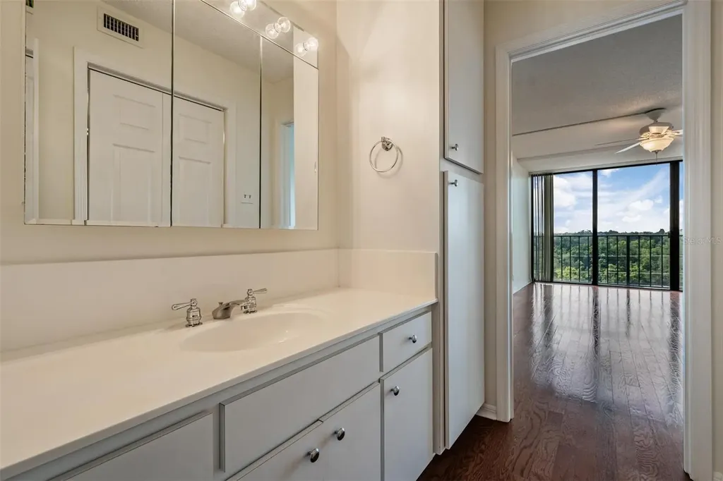3211 W Swann Avenue Tampa FL 33609