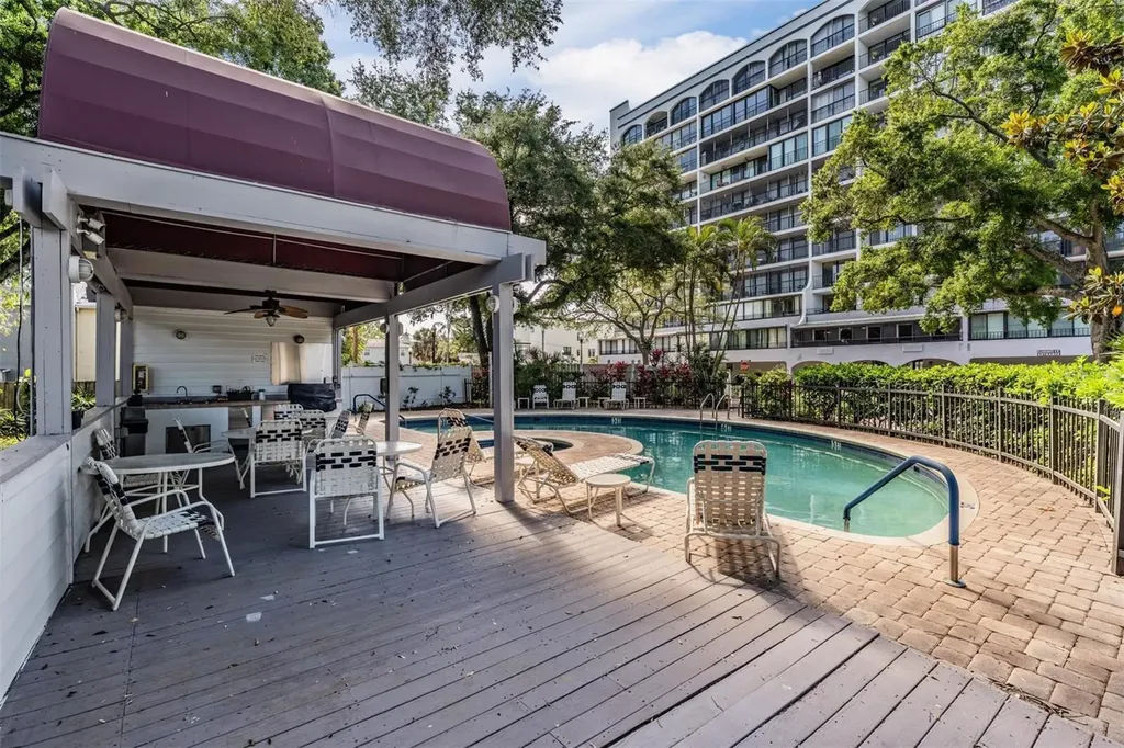 3211 W Swann Avenue Tampa FL 33609
