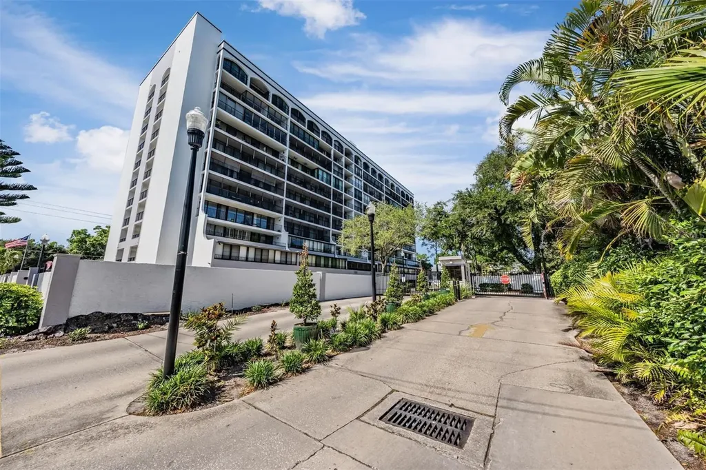 3211 W Swann Avenue Tampa FL 33609