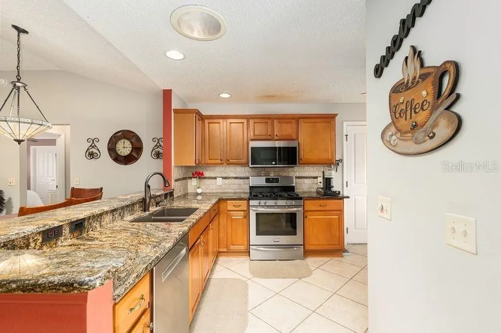 9325 SE 171st Le Flore Lane The Villages FL 32162