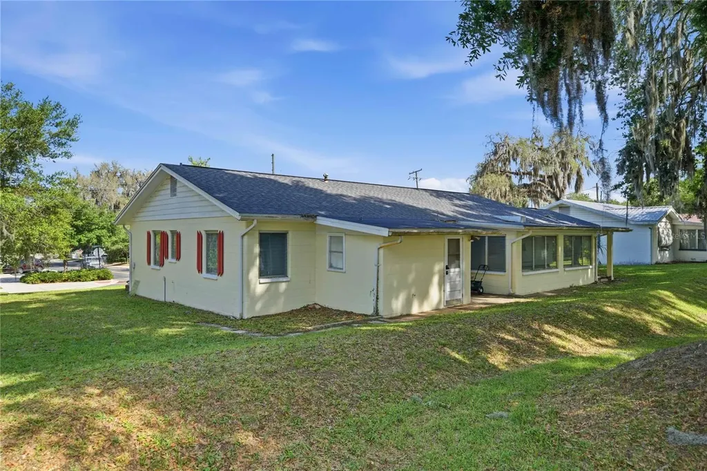 121 N Seminole Avenue Inverness FL 34450