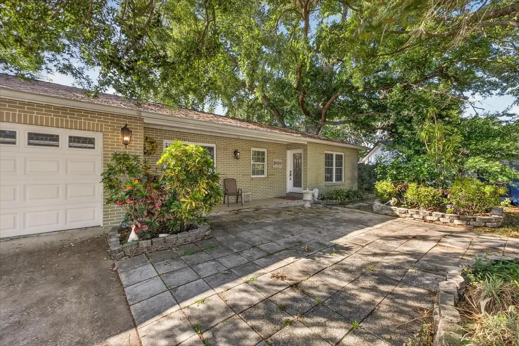 8404 Sandstone Court Tampa FL 33615
