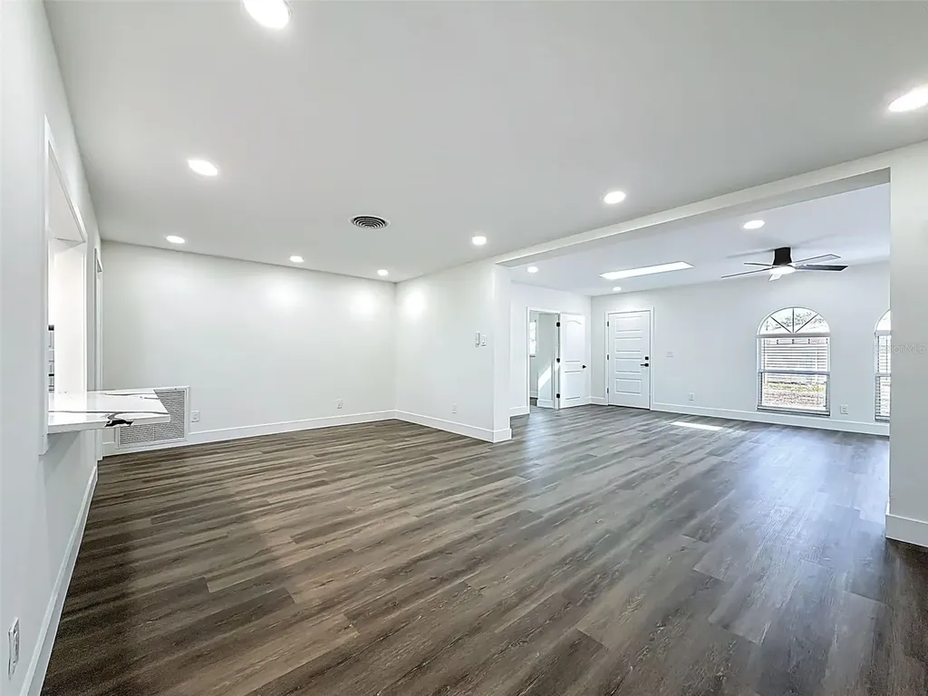 2463 68th Avenue S St Petersburg FL 33712