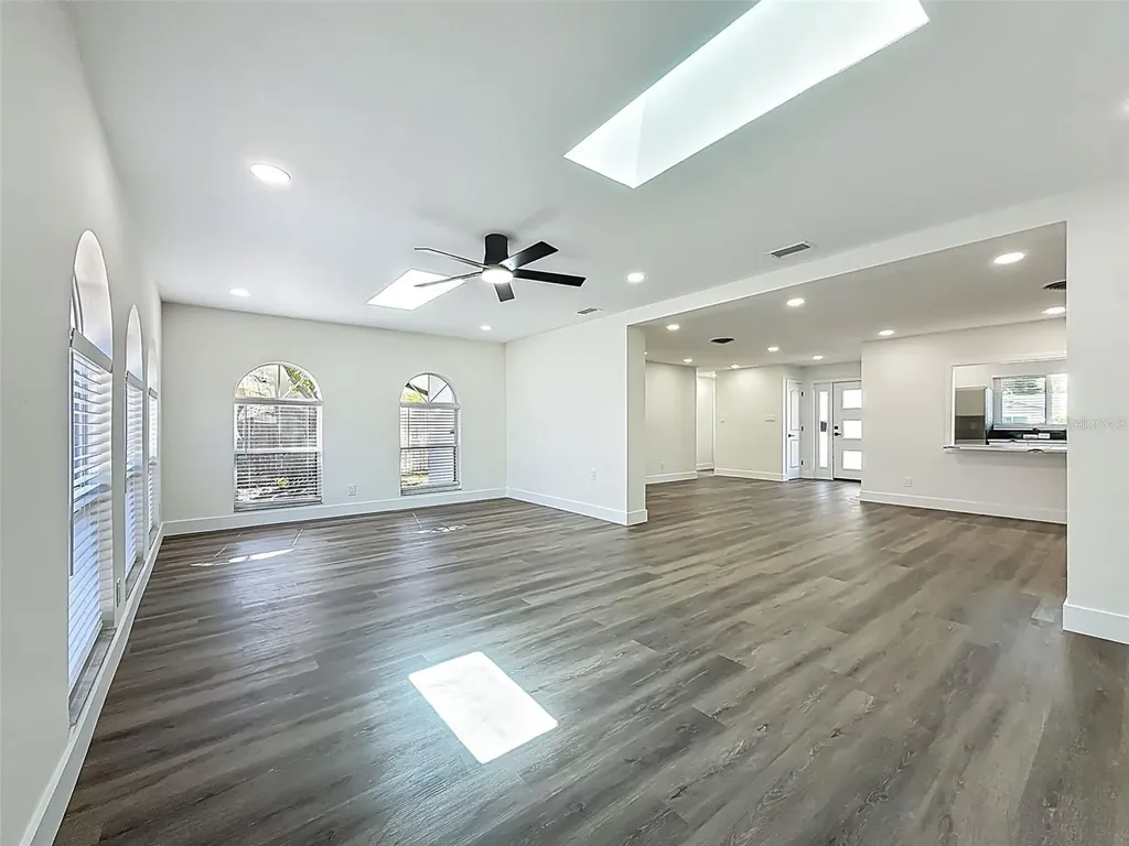 2463 68th Avenue S St Petersburg FL 33712