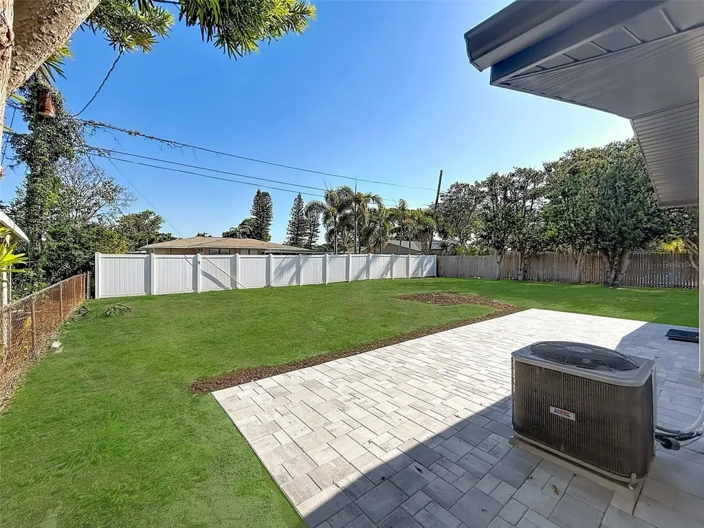 2463 68th Avenue S St Petersburg FL 33712