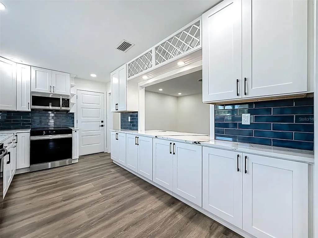 2463 68th Avenue S St Petersburg FL 33712