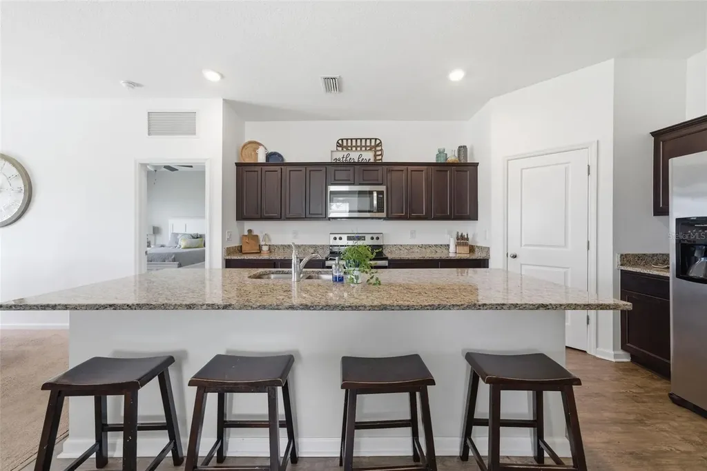 814 Highgate Oaks Place Seffner FL 33584