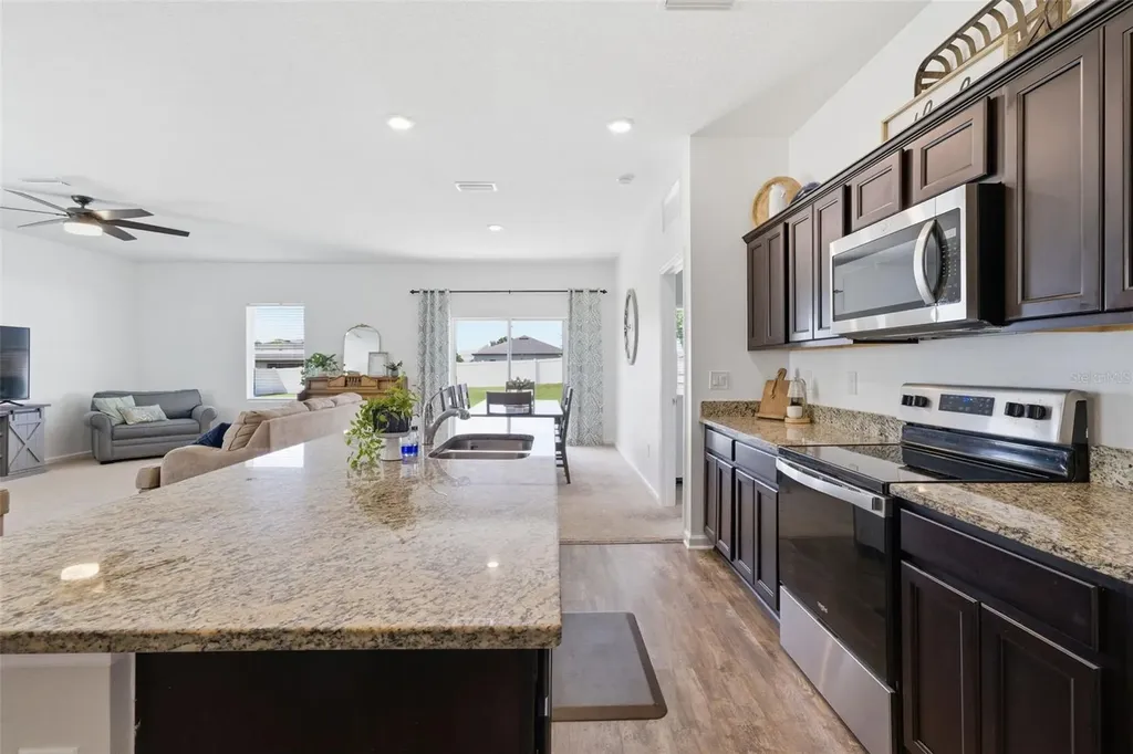 814 Highgate Oaks Place Seffner FL 33584