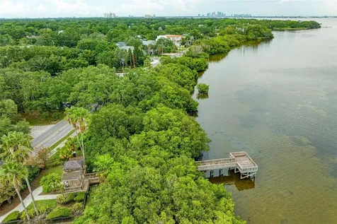 3047 Pointeview Drive Tampa FL 33611