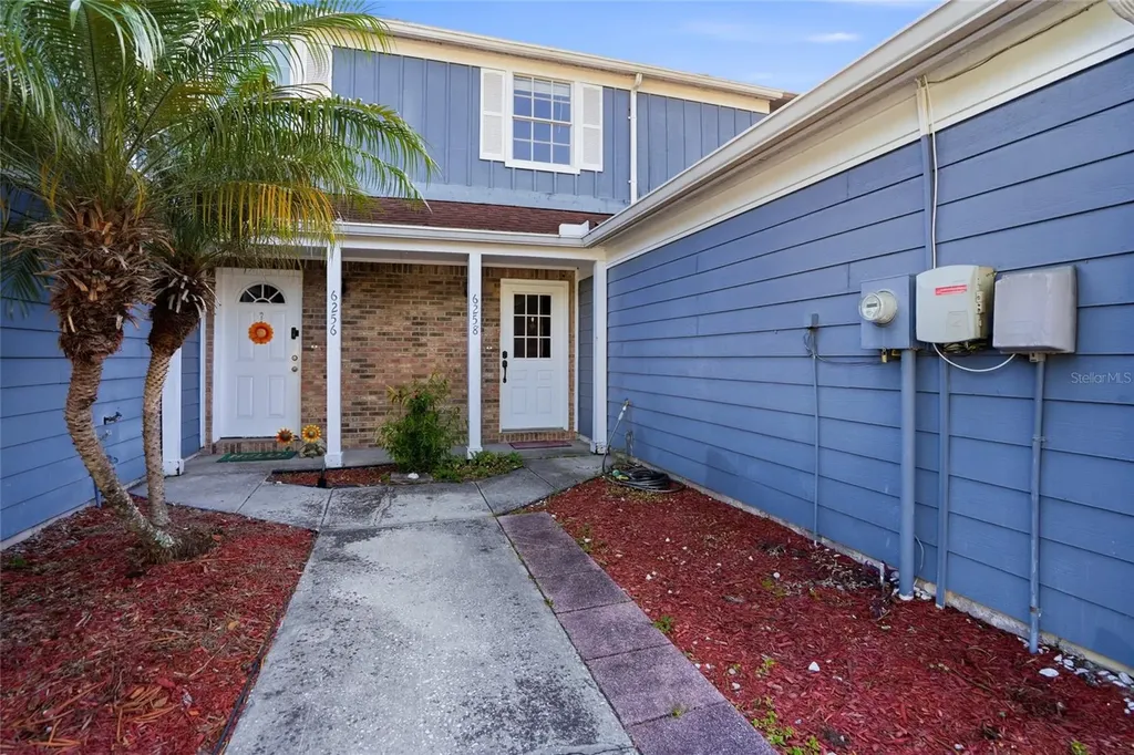 6258 Oak Cluster Circle Tampa FL 33634