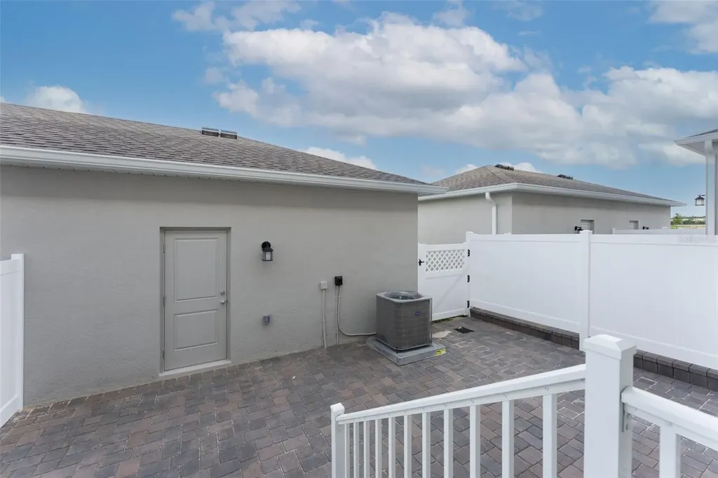 2341 White Buffalo Street Apopka FL 32703