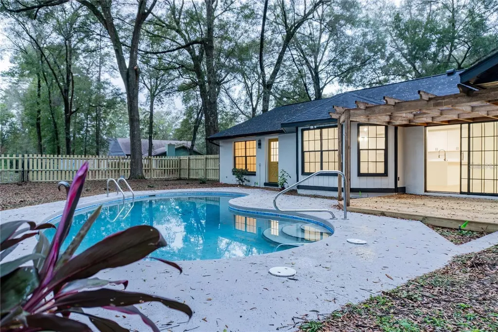 5320 NE 2nd Lane Ocala FL 34470