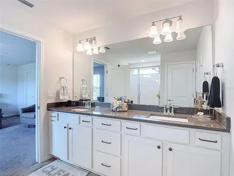 6136 Bradford Woods Drive Zephyrhills FL 33542