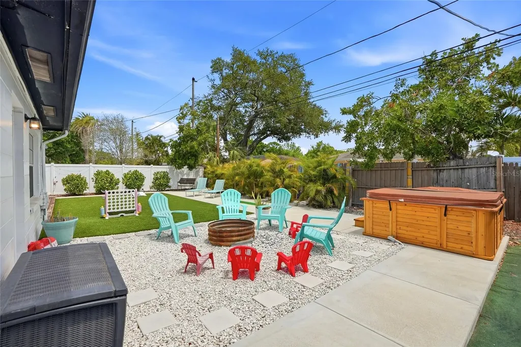 4939 100th Way N St Petersburg FL 33708