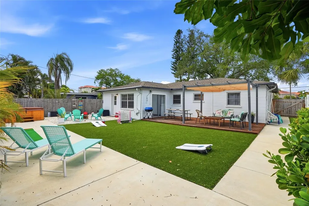 4939 100th Way N St Petersburg FL 33708