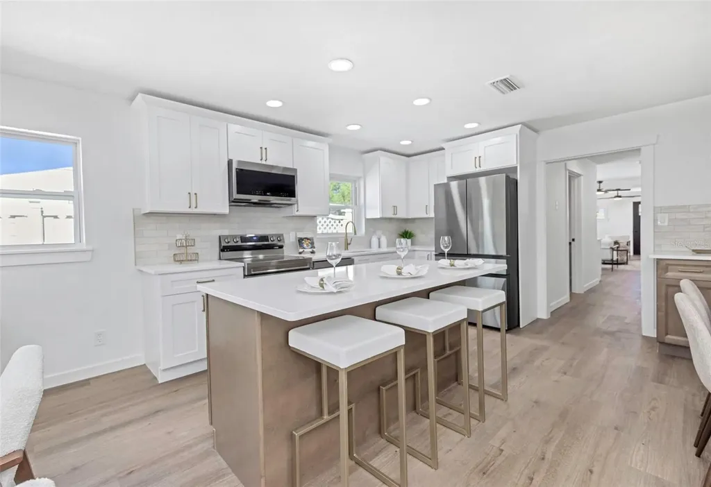 653 64th Avenue S St Petersburg FL 33705