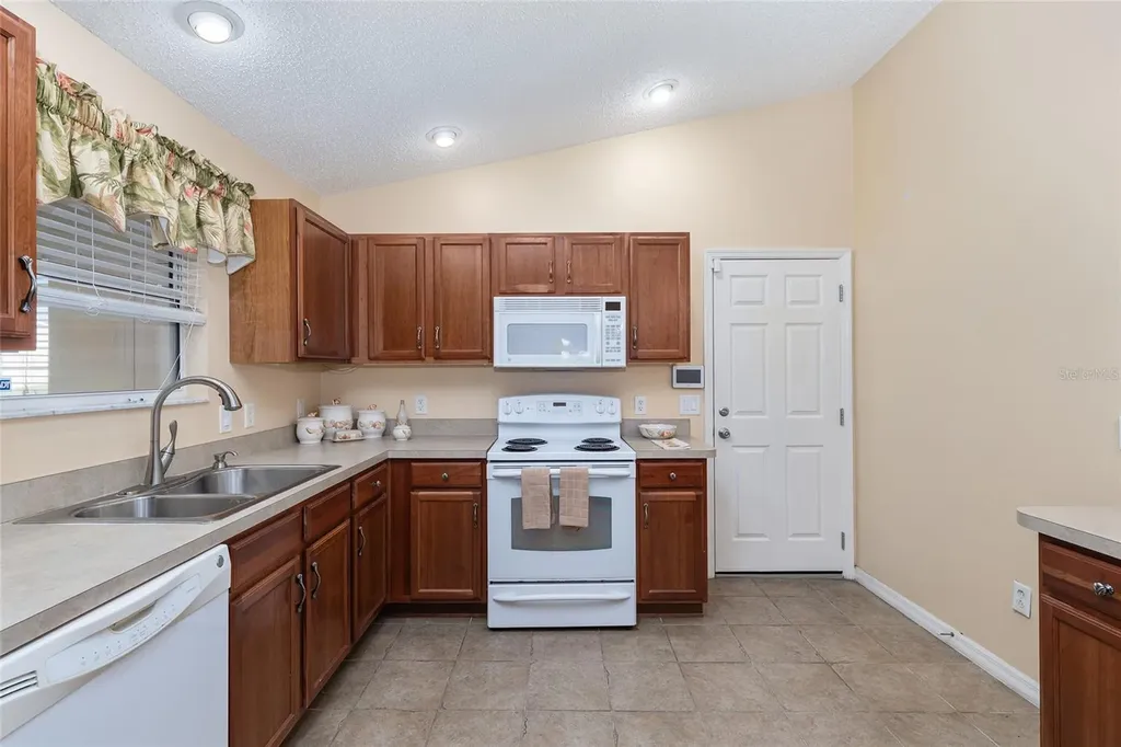 2588 English Ivy Circle The Villages FL 32162