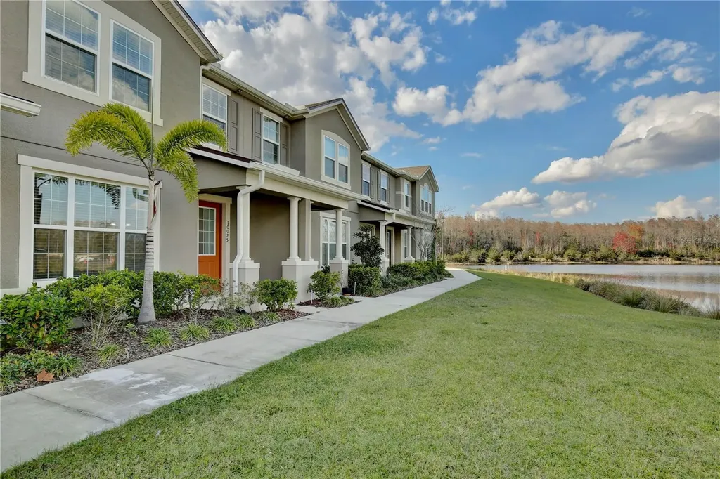 10025 Eagle Rock Alley Orlando FL 32832