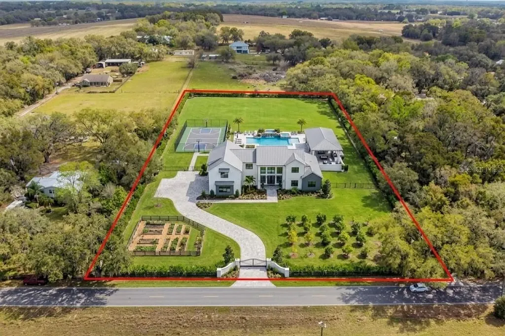 8302 Wire Road Zephyrhills FL 33540