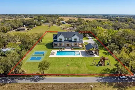 8302 Wire Road Zephyrhills FL 33540
