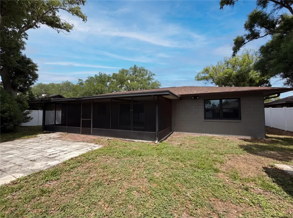 17621 Meadowbridge Drive Lutz FL 33549
