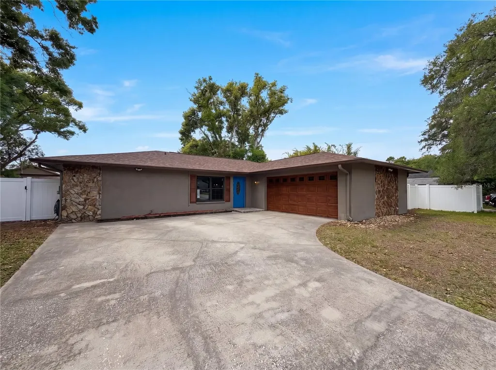 17621 Meadowbridge Drive Lutz FL 33549