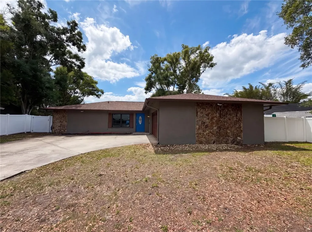 17621 Meadowbridge Drive Lutz FL 33549