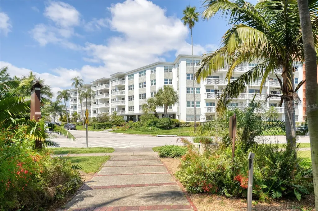 1100 N Shore Drive NE St Petersburg FL 33701