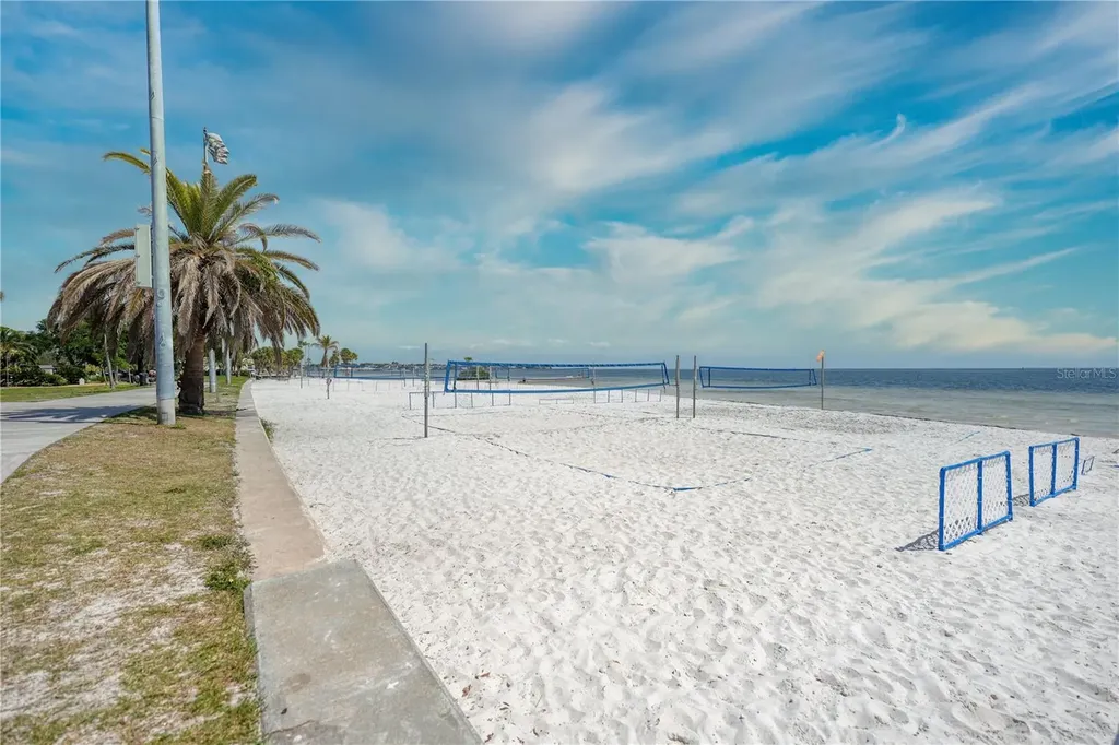 1100 N Shore Drive NE St Petersburg FL 33701
