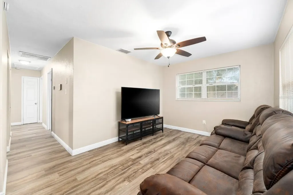 2906 E Genesee Street Tampa FL 33610