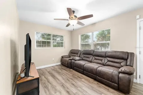 2906 E Genesee Street Tampa FL 33610