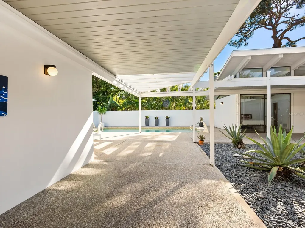820 Whitfield Avenue Sarasota FL 34243