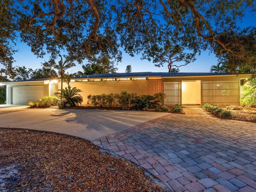820 Whitfield Avenue Sarasota FL 34243