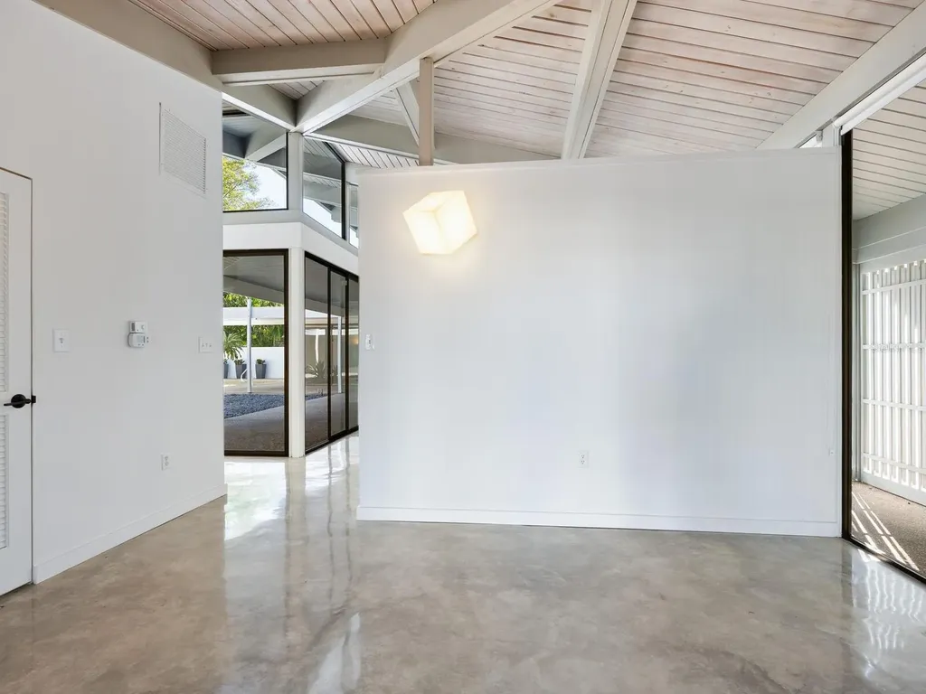 820 Whitfield Avenue Sarasota FL 34243