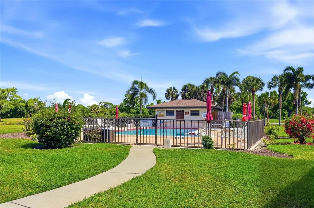 4528 Longwater Sarasota FL 34235