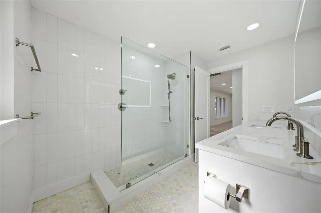 1301 62nd Terrace S St Petersburg FL 33705