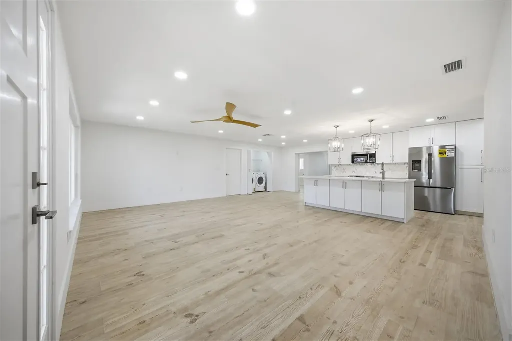 1301 62nd Terrace S St Petersburg FL 33705