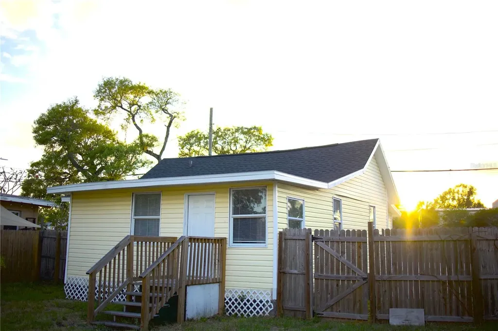 1109 Blanche B Littlejohn Trail Clearwater FL 33755