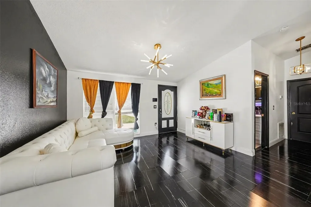 10119 Chimney Hill Court Tampa FL 33615